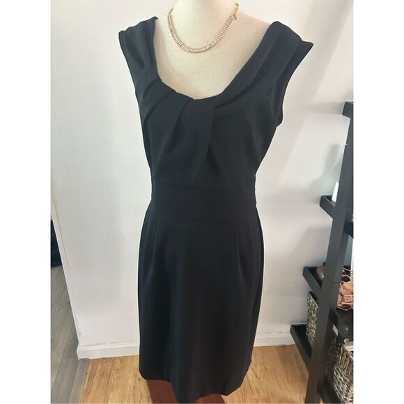 White House Black Market Dresses & Skirts - White House black market black classy work dress sleeveless classy size 8